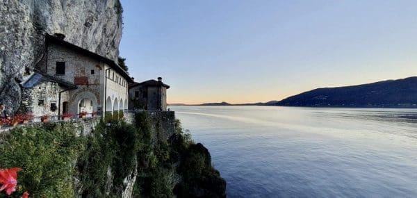 9DAD53AB-4780-409D-8C10-DE98DDEC50EC