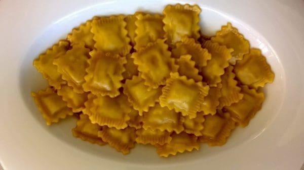 Angnolotti servert  med stekesky. Dette er en klassisk rett fra Piemonte.