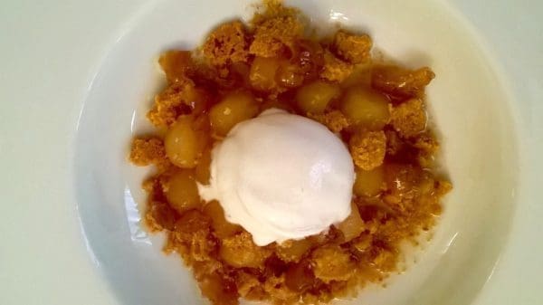 Høstens frukter, kastanjer og druer med "smuler" og trøffelis" Høres kanskje rart ut med trøffelis men det smakte skikkelig trøffel og passet inn som hånd i hanske.